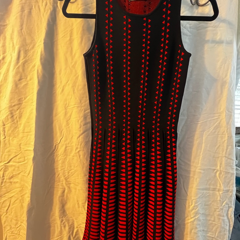 Alexander McQueen Stylish Red and Black Patterned Dress